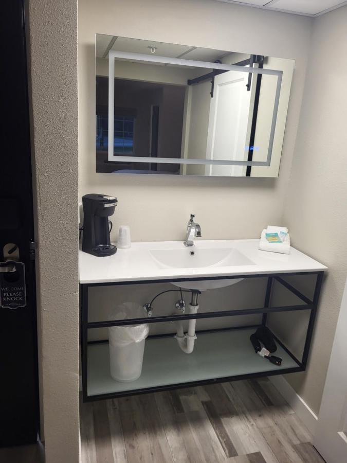 Red Fox Inn And Suites Waverly Ngoại thất bức ảnh
